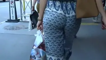 Loose pants tucked in ass crack