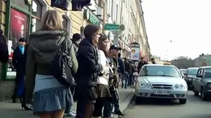 Pretty woman unsuspectingly allowed to look at her beauties